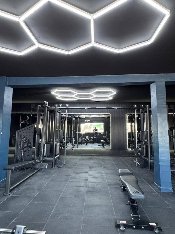 Y sitio para entrenar a gusto — Power Fit Gym